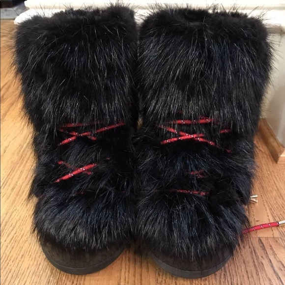Louis Vuitton Shoes - Authentic Louis Vuitton boots with fur